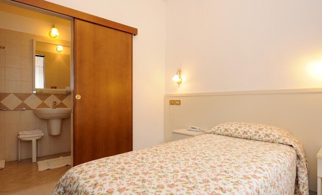 פרוג'ה Hotel San Sebastiano חדר תמונה
