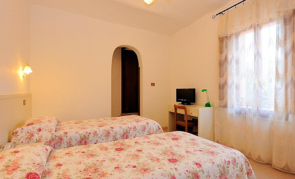 פרוג'ה Hotel San Sebastiano חדר תמונה