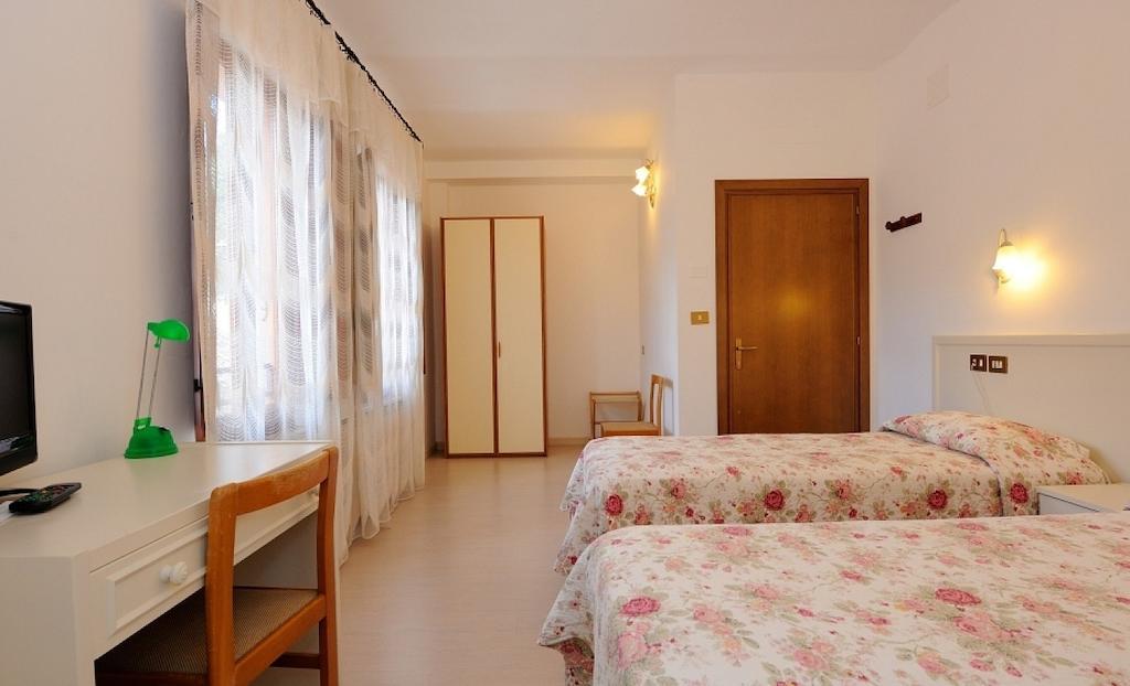 פרוג'ה Hotel San Sebastiano חדר תמונה