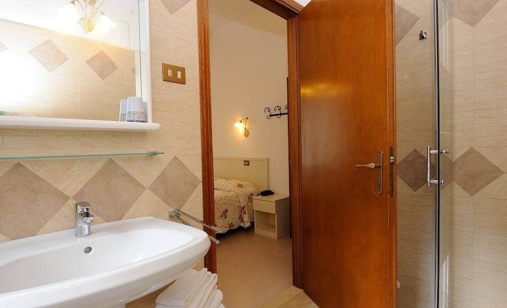 פרוג'ה Hotel San Sebastiano חדר תמונה