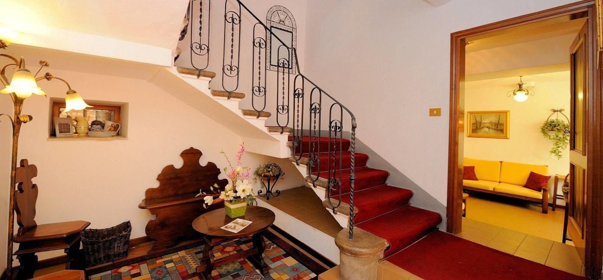 פרוג'ה Hotel San Sebastiano מראה חיצוני תמונה