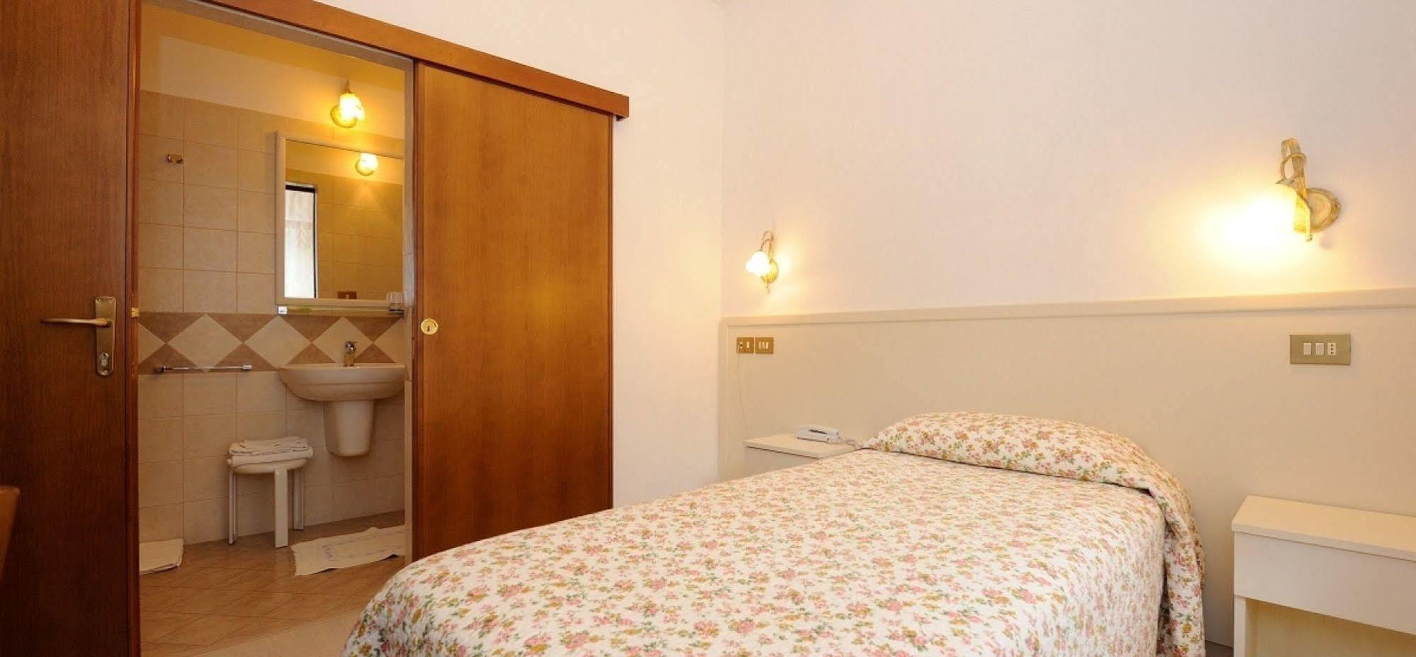 פרוג'ה Hotel San Sebastiano מראה חיצוני תמונה